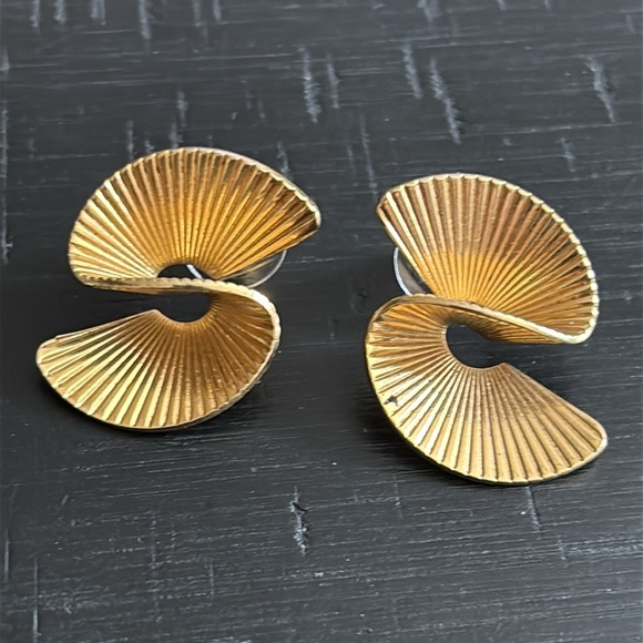 Vintage Geometric Gold-Toned Spiral S Post Back 80’s 90’s Earrings - Picture 2 of 5